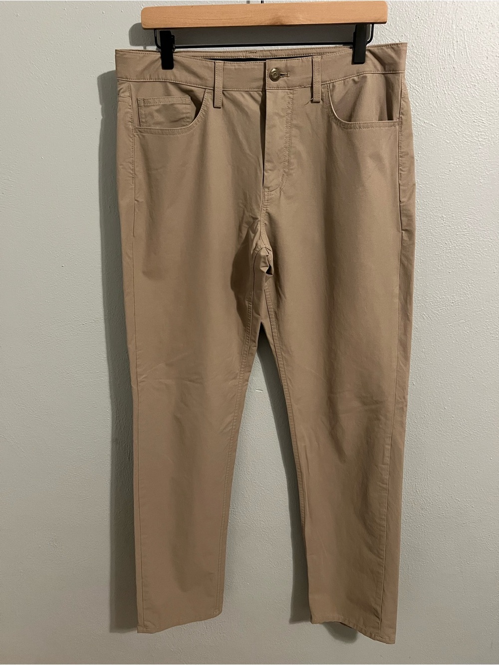 Vineyard Vines On The Go Men's Khaki/Tan Performance Pants